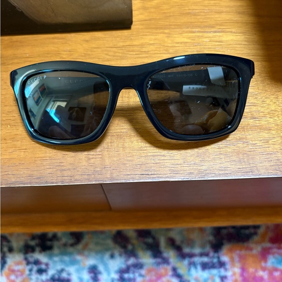 Gucci Black Sporty Sunglasses with Matte Frame - Picture 1 of 3